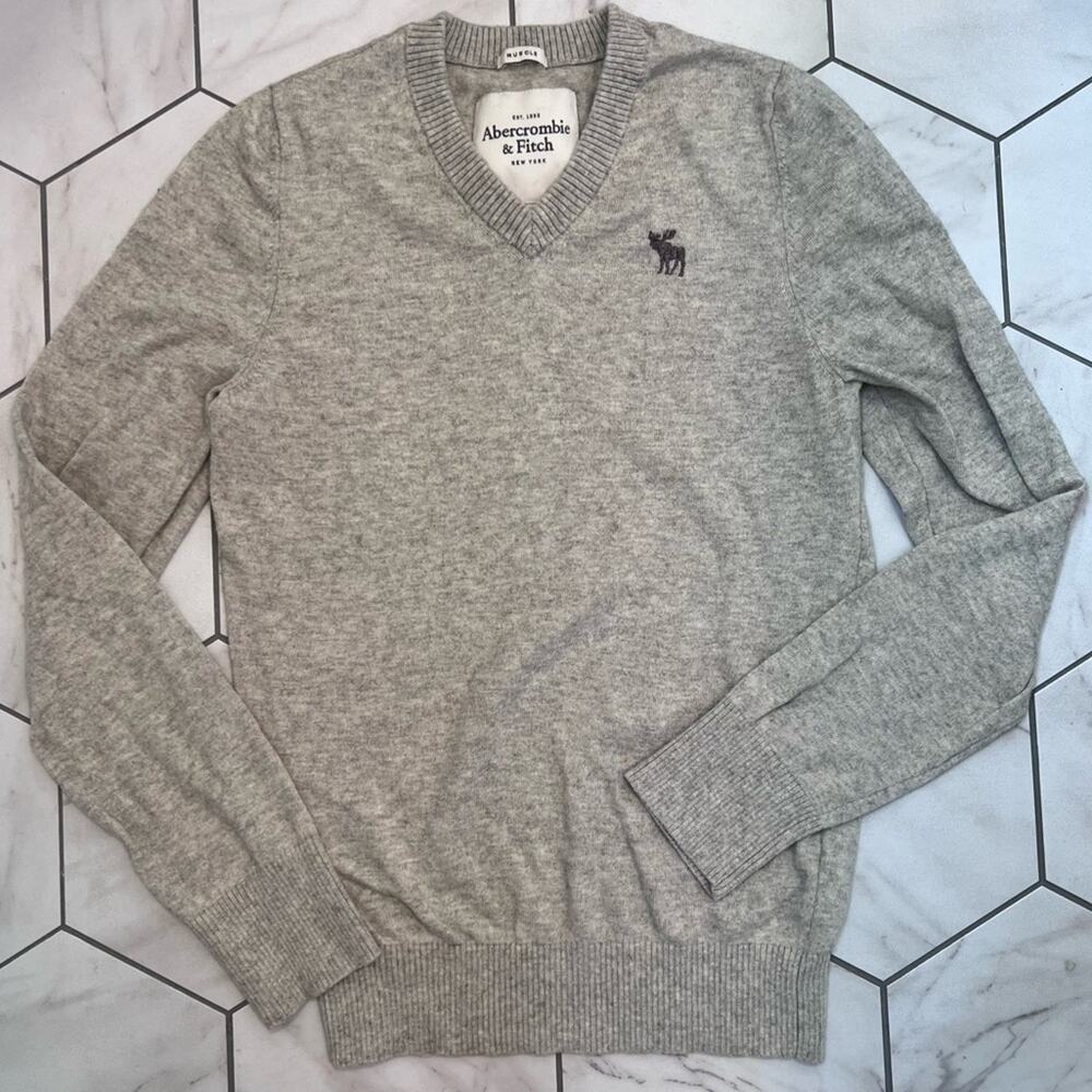Abercrombie & Fitch Gray V-neck Sweater Size S